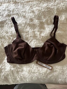 SKIMS Fits Everybody Smooth Underwire Bra in Cocoa